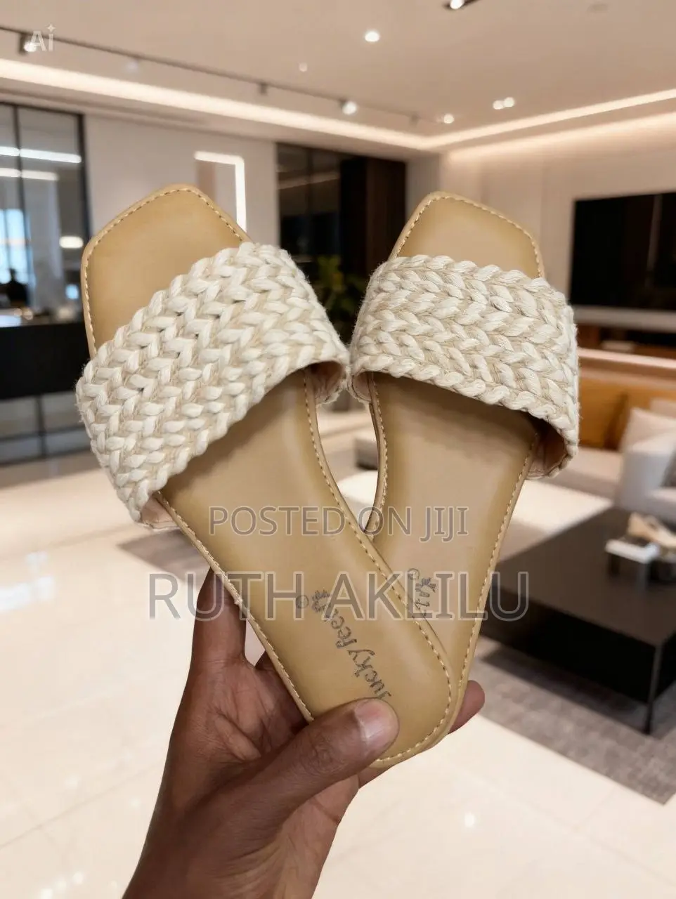 Women Fashionable Lucky Feet Flat Shoes