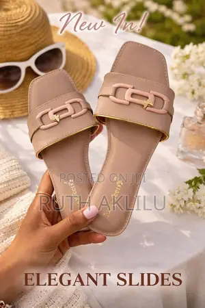 Women Fashionable Lucky Feet Flat Shoes