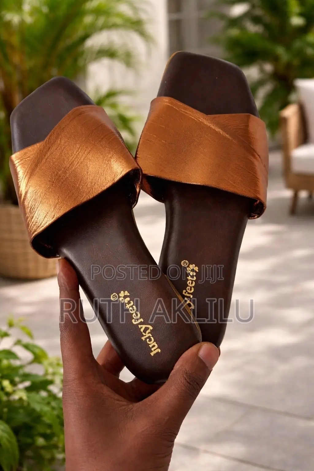 Women Fashionable Lucky Feet Flat Shoes