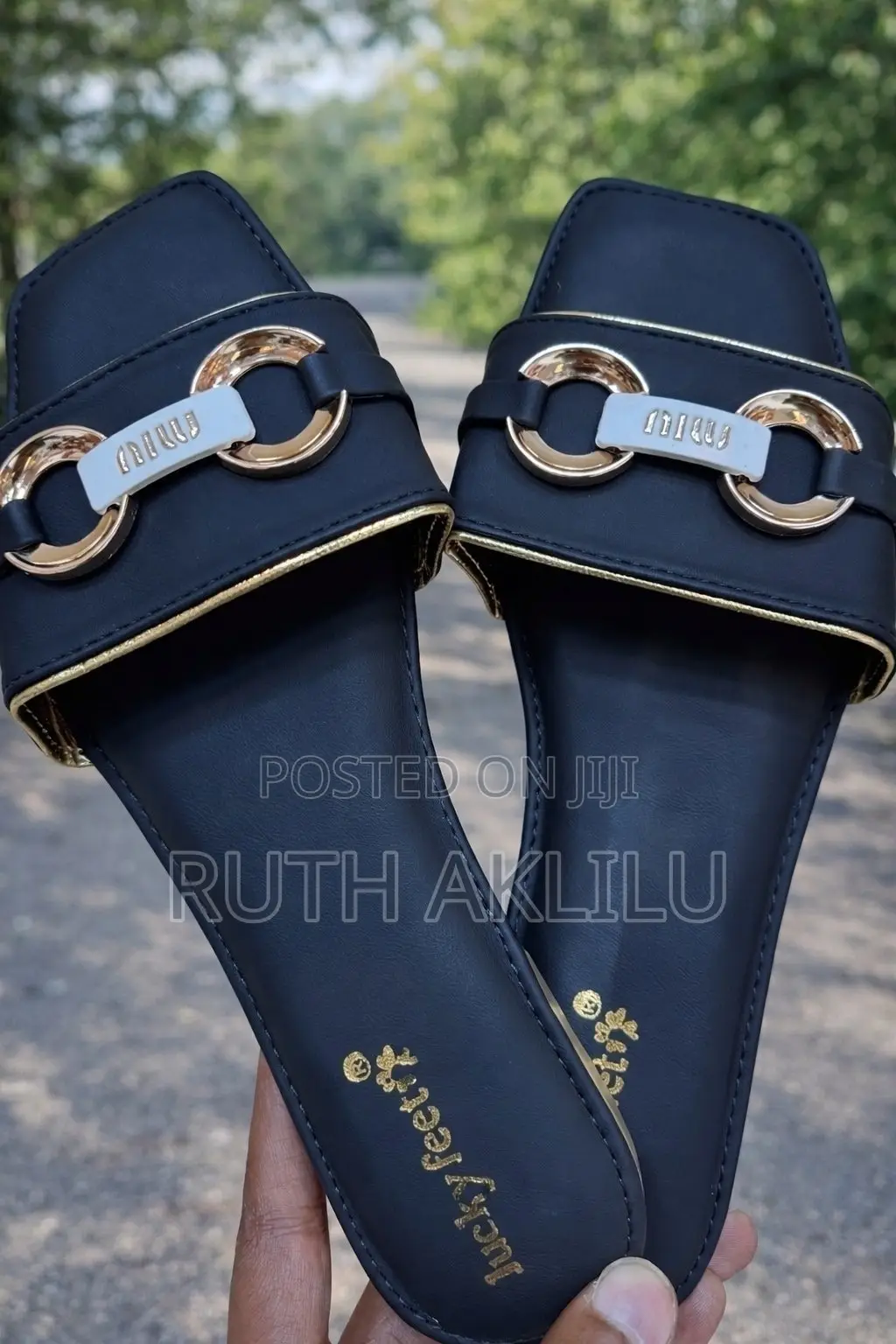 Women Fashionable Lucky Feet Flat Shoes