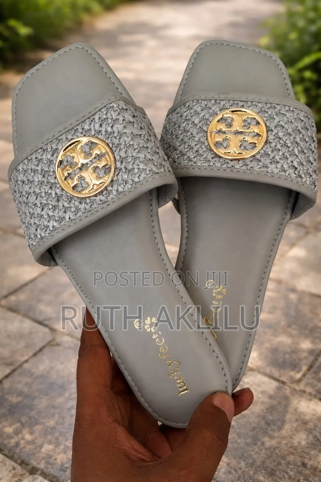 Women Fashionable Lucky Feet Flat Shoes