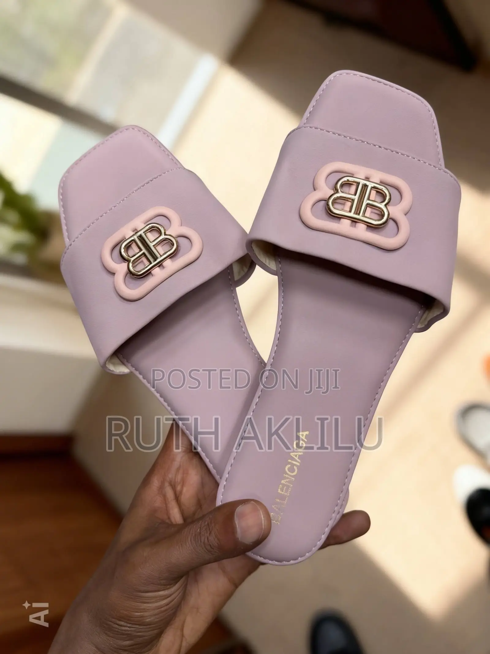 Women Fashionable Lucky Feet Flat Shoes