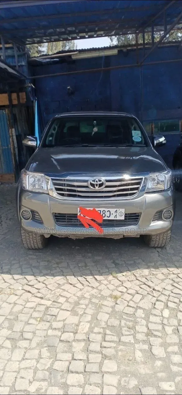 Toyota Hilux 2012 Gray