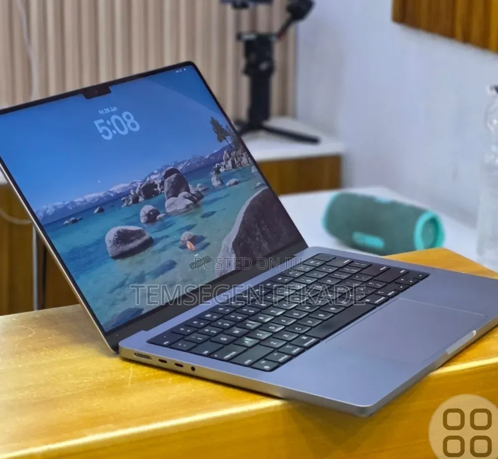 New Laptop Apple MacBook Pro 2020 M1 32GB Apple M1 Pro SSD 512GB