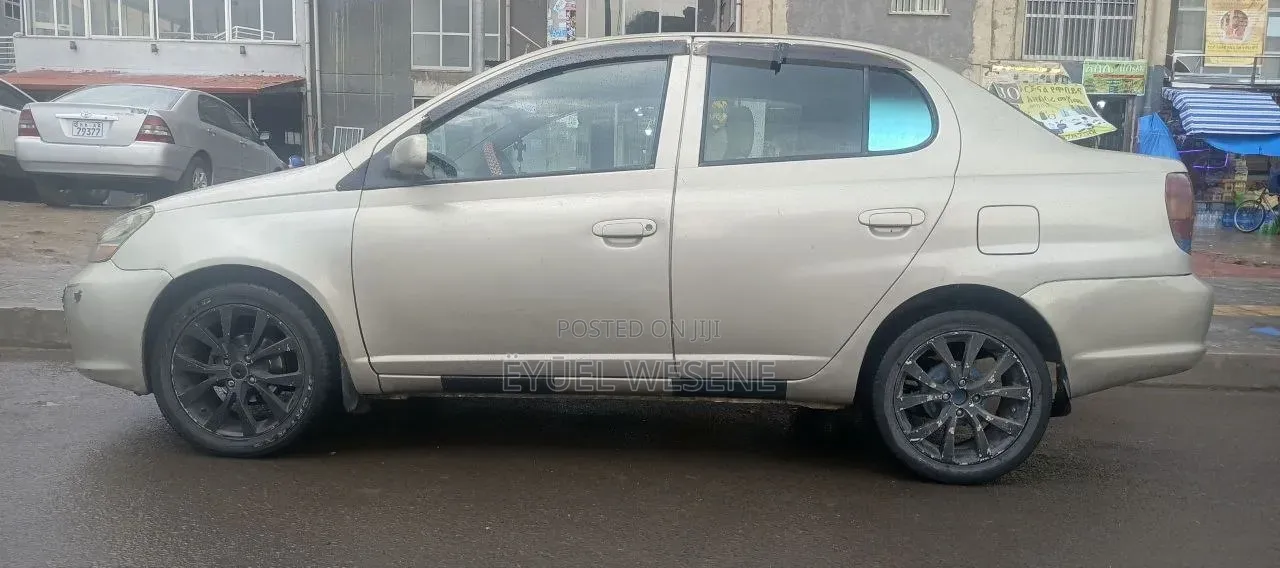 Toyota Platz 2005 Gold