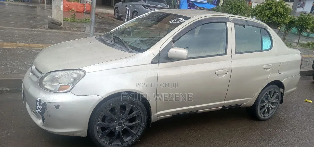 Toyota Platz 2005 Gold