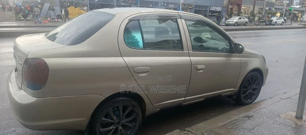 Toyota Platz 2005 Gold