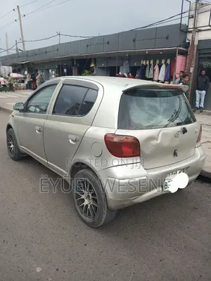 Toyota Vitz 2002 Gold