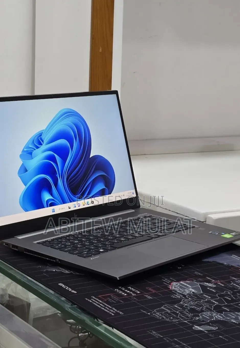 New Laptop HP ZBook Firefly G8 32GB Intel Core i7 SSD 512GB