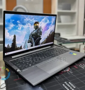New Laptop HP ZBook Firefly G8 32GB Intel Core i7 SSD 512GB