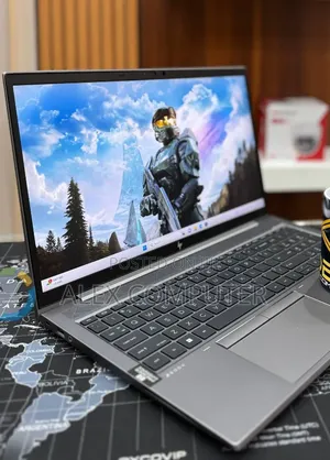 New Laptop HP ZBook Firefly G8 32GB Intel Core i7 SSD 512GB