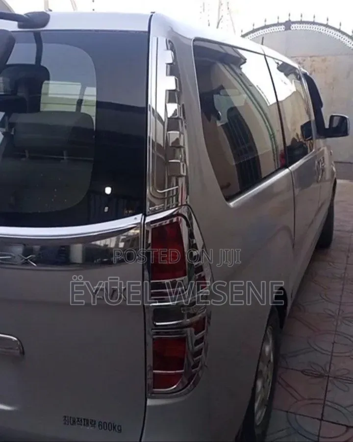 Hyundai H1 2.4 GLS 2010 Silver