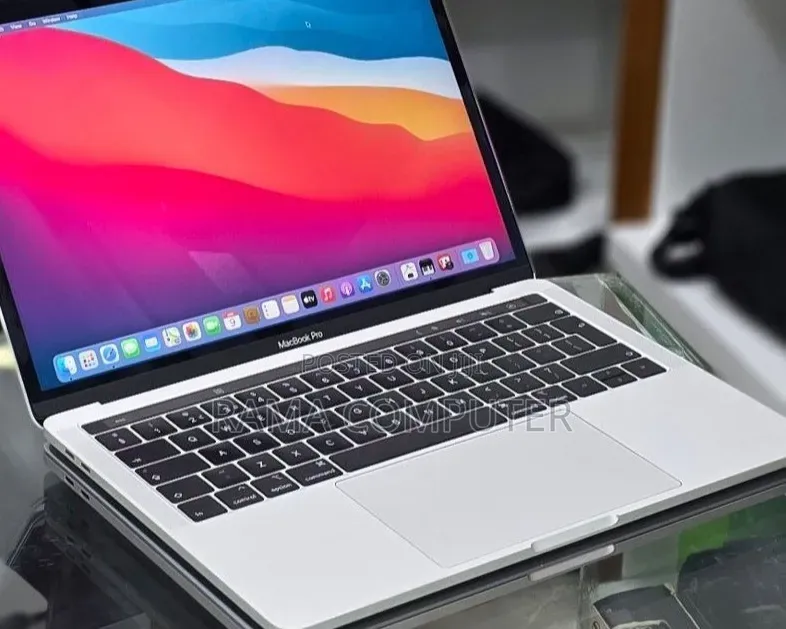 New Laptop Apple MacBook Pro 2019 16GB Intel Core i7 SSD 256GB