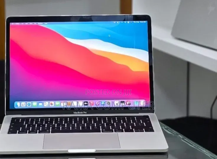 New Laptop Apple MacBook Pro 2019 16GB Intel Core i7 SSD 256GB