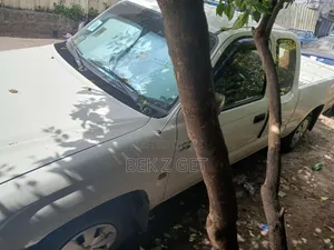 Toyota Hilux 2004 Ivory