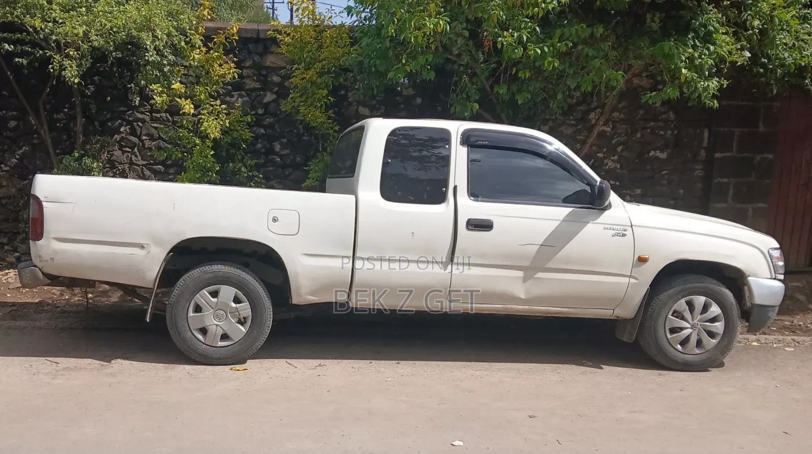 Toyota Hilux 2004 Ivory