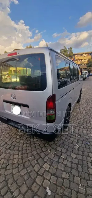 Toyota HiAce 2008 Silver