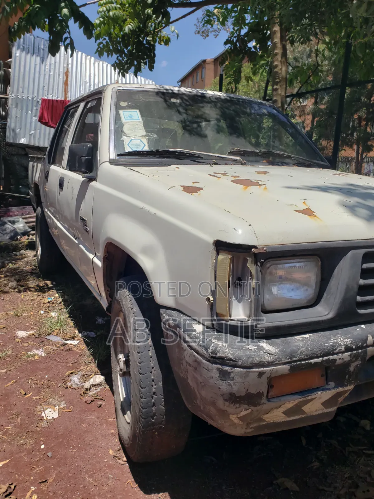 Mitsubishi Chariot 1998 Off white