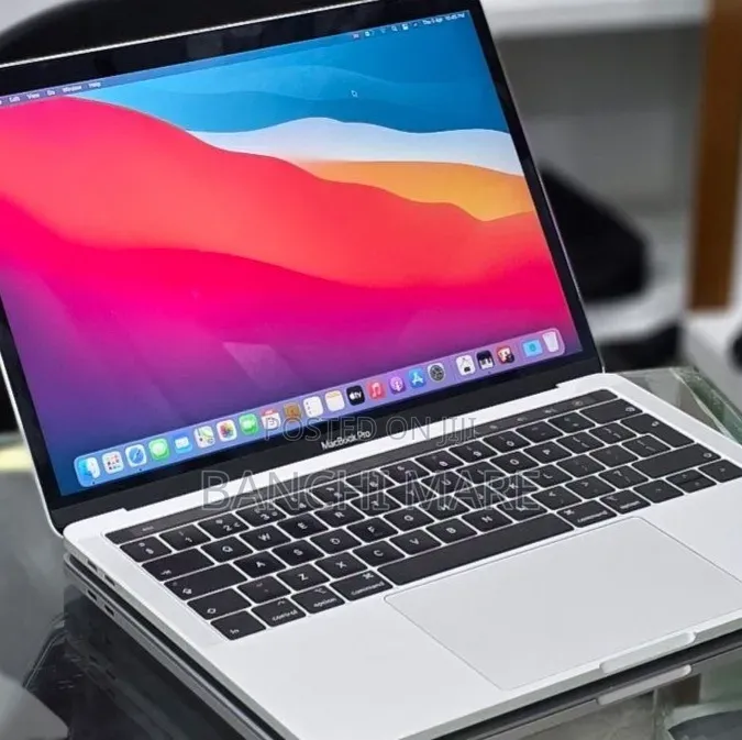 New Laptop Apple MacBook Pro 2019 16GB Intel Core i7 SSD 256GB