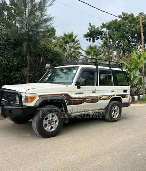 Toyota Land Cruiser 2015 White