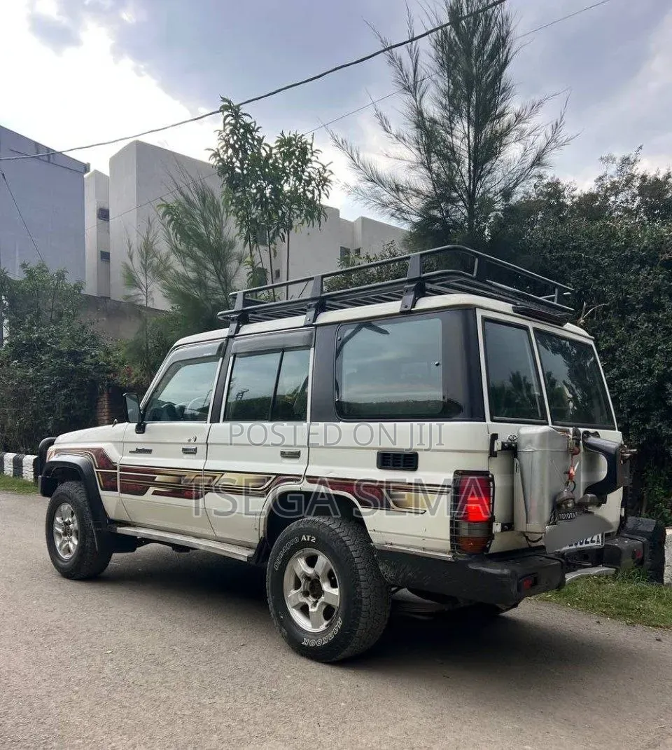 Toyota Land Cruiser 2015 White