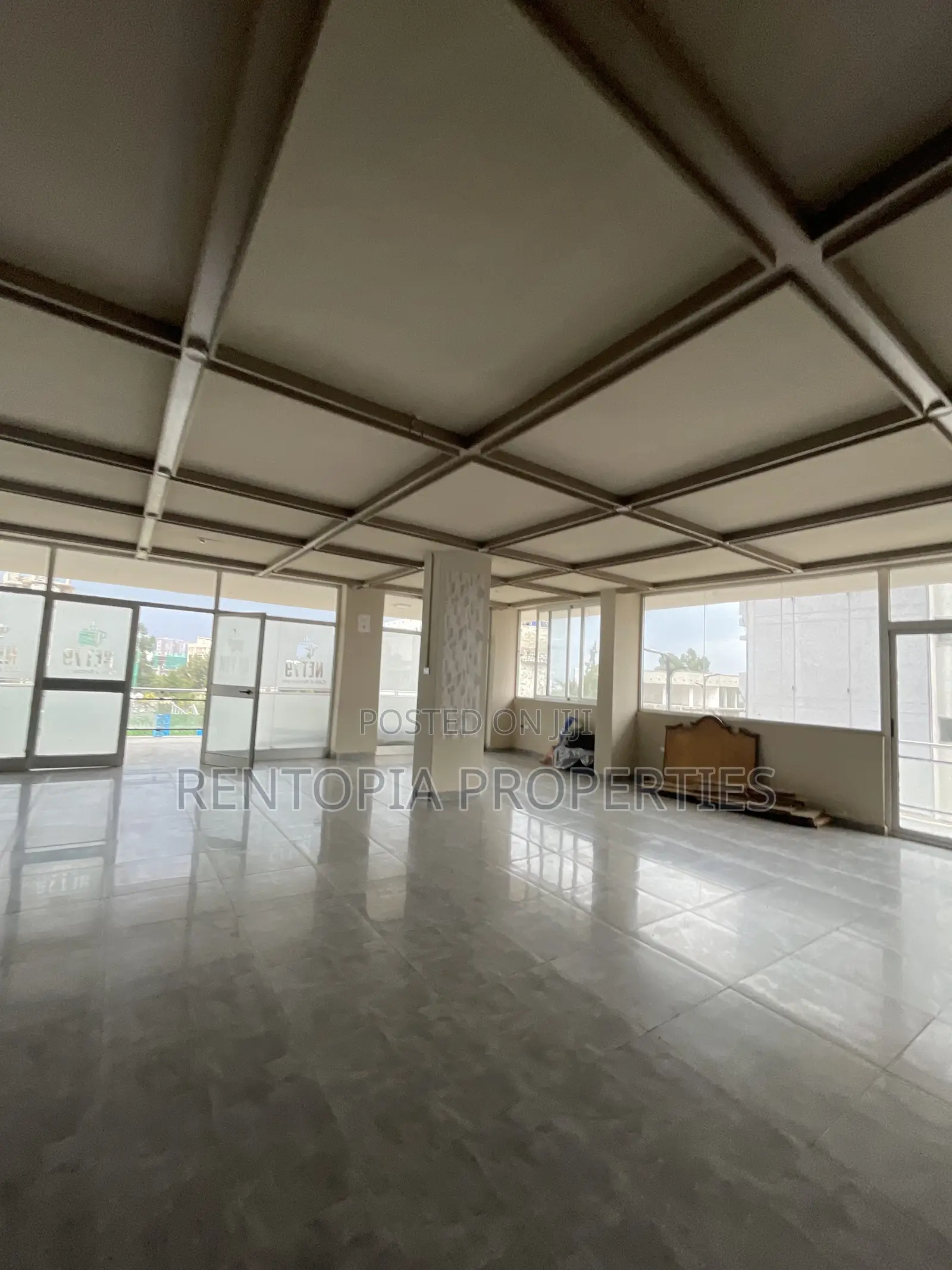 427sqm Cafe Restaurant for Rent Hayahulet