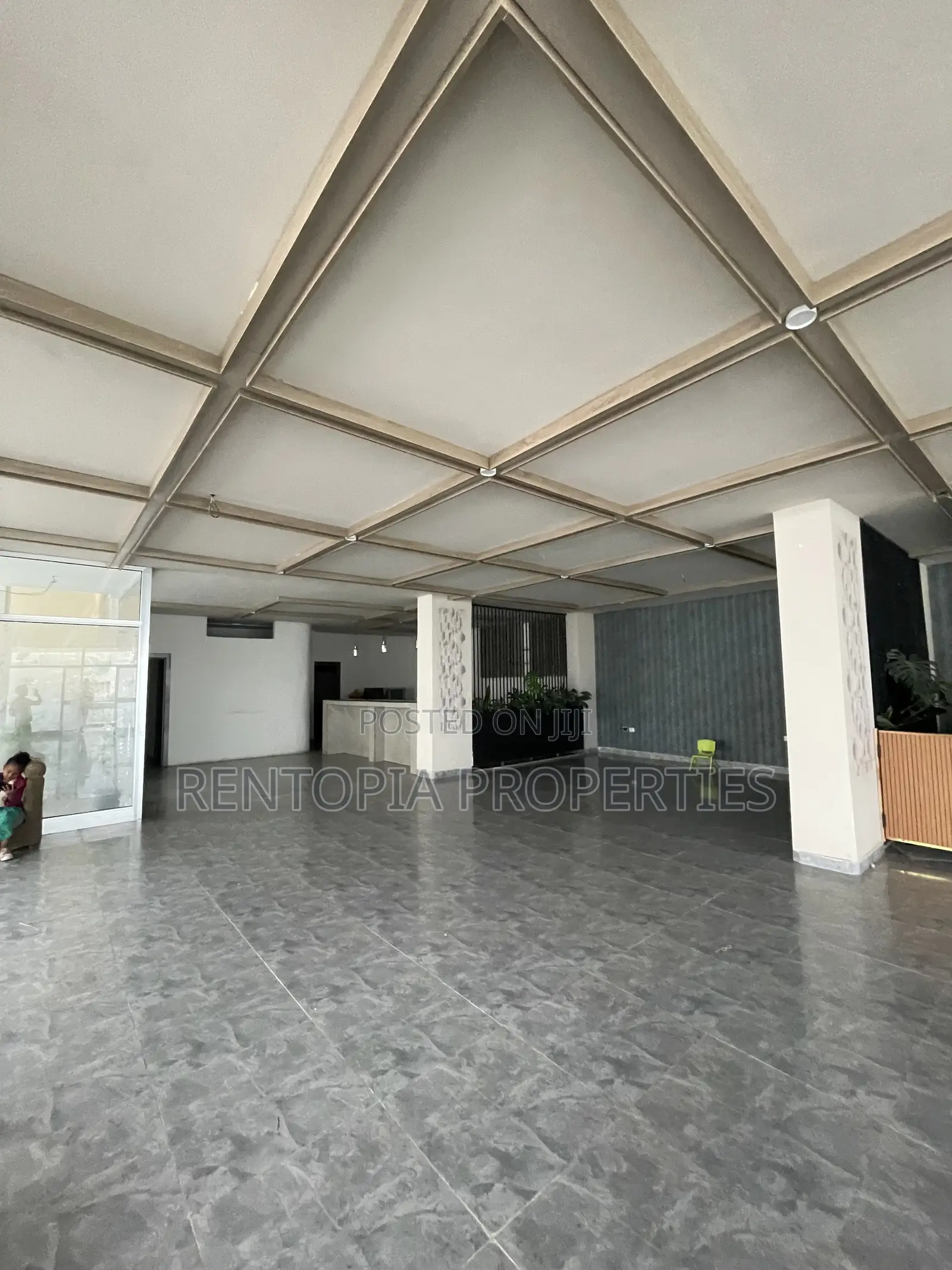 427sqm Cafe Restaurant for Rent Hayahulet