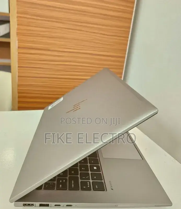 New Laptop HP ZBook Firefly 14 G10 16GB Intel Core i7 SSD 512GB