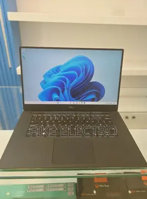 New Laptop Dell Precision 7530 16GB Intel Xeon SSD 512GB