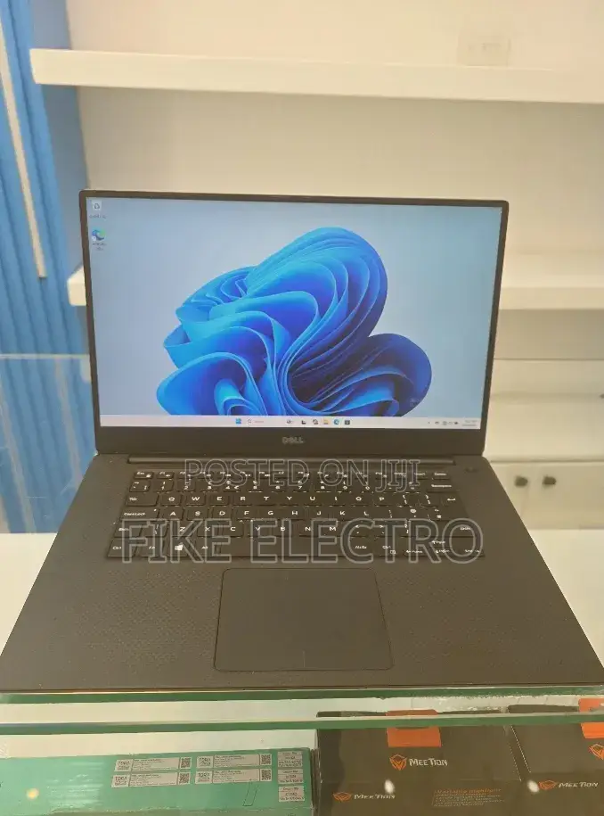 New Laptop Dell Precision 7530 16GB Intel Xeon SSD 512GB