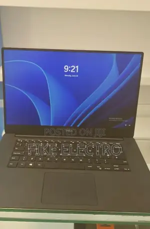 New Laptop Dell Precision 7530 16GB Intel Xeon SSD 512GB