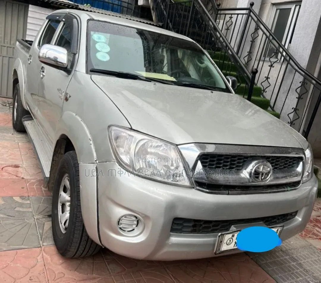 Toyota Hilux 2010 Gold