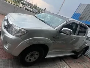 Toyota Hilux 2010 Gold