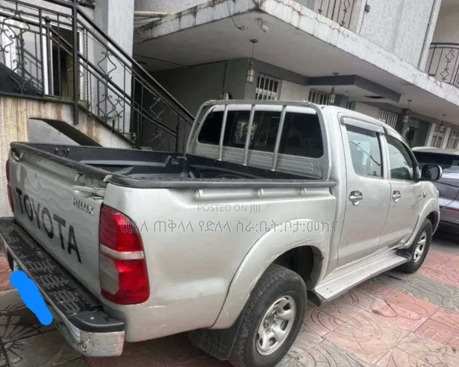 Toyota Hilux 2010 Gold
