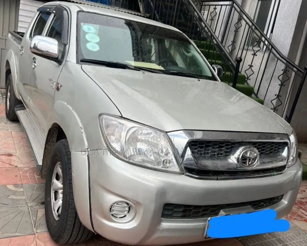 Toyota Hilux 2010 Gold