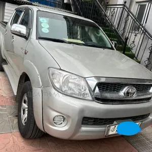 Toyota Hilux 2010 Gold