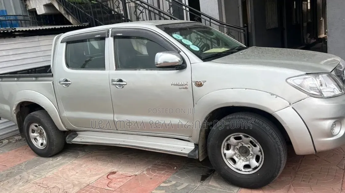 Toyota Hilux 2010 Gold