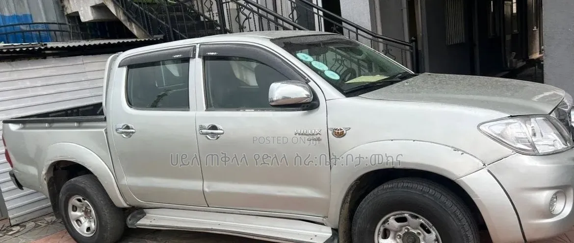 Toyota Hilux 2010 Gold