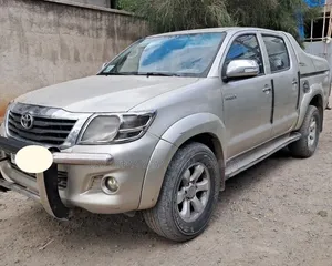 Toyota Hilux 2013 Pink
