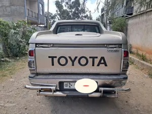 Toyota Hilux 2013 Pink