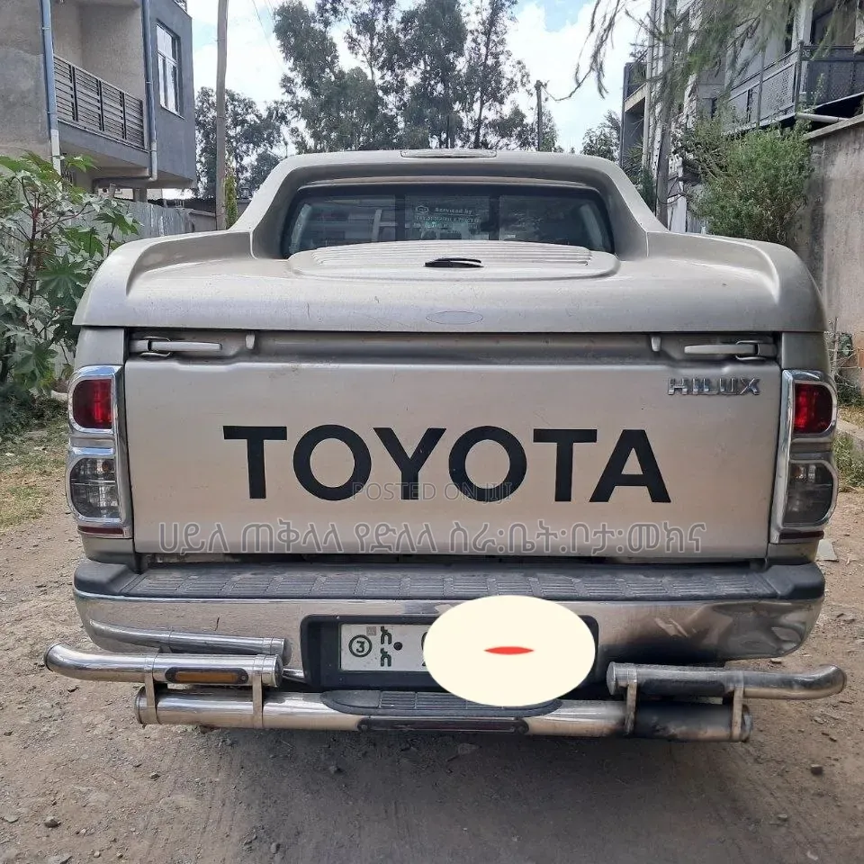 Toyota Hilux 2013 Pink