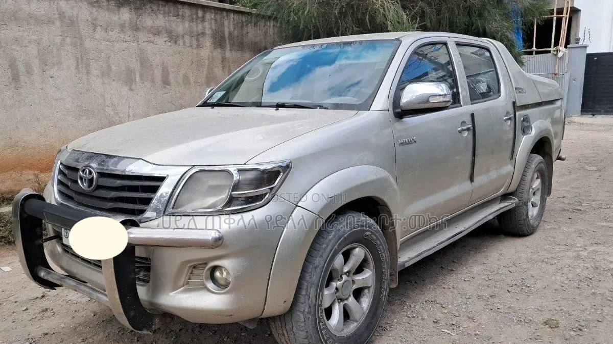 Toyota Hilux 2013 Pink