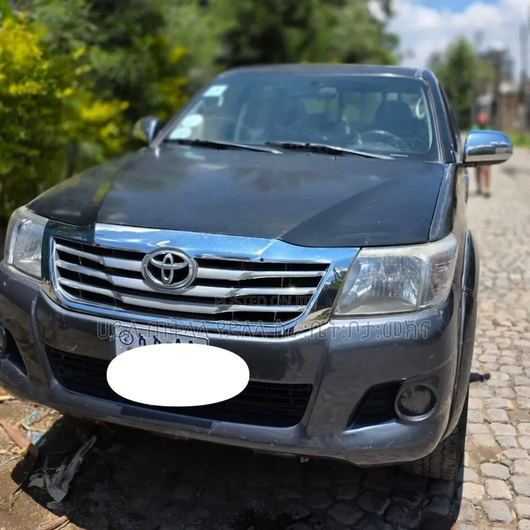 Toyota Hilux 2012 Matt Black