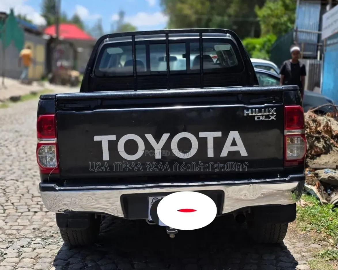 Toyota Hilux 2012 Matt Black