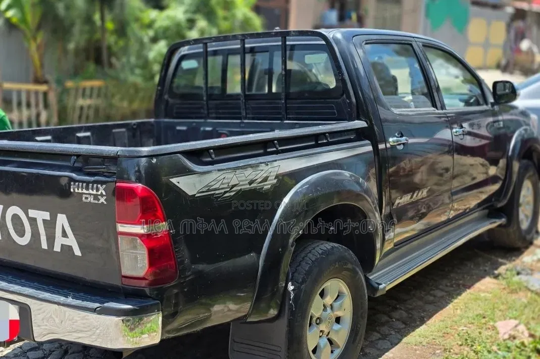 Toyota Hilux 2012 Matt Black