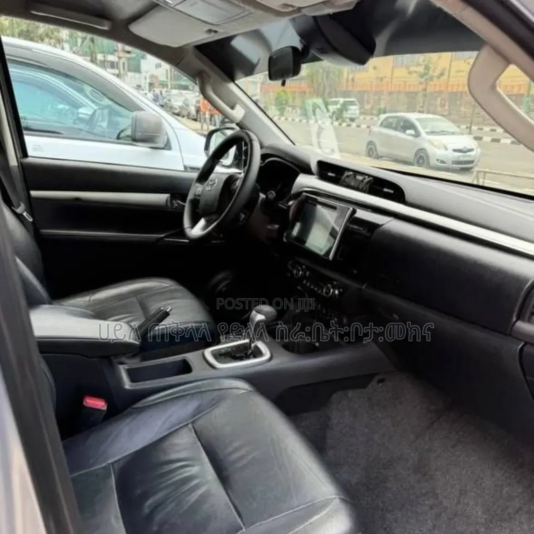 Toyota Hilux 2020 Pearl