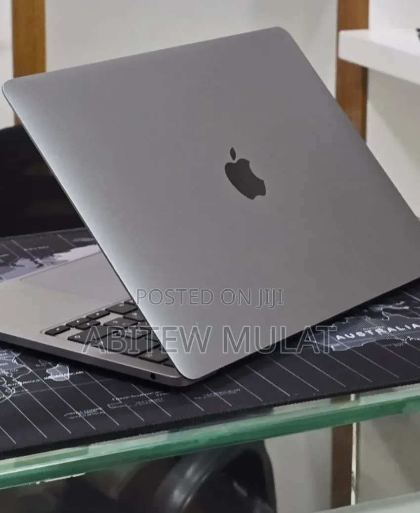 New Laptop Apple MacBook Pro 2020 8GB Intel Core i5 SSD 512GB