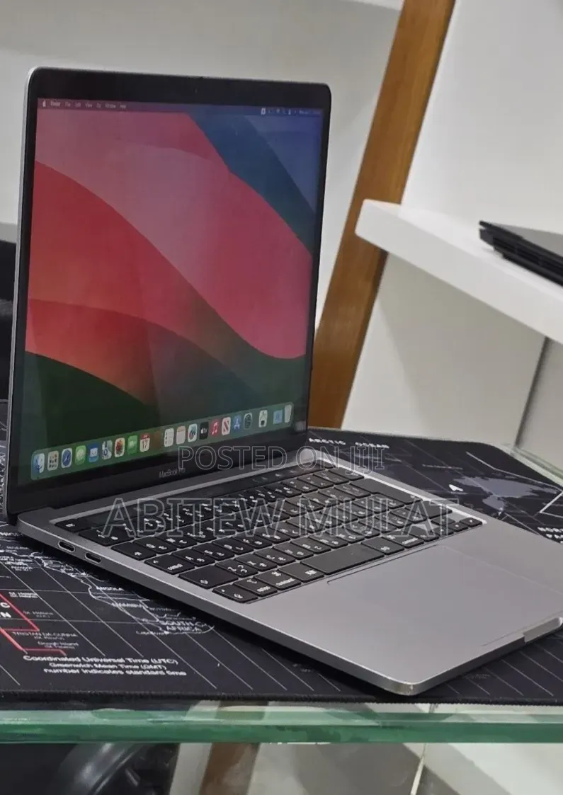 New Laptop Apple MacBook Pro 2020 8GB Intel Core i5 SSD 512GB