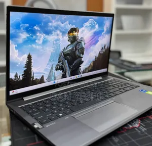 New Laptop HP ZBook Firefly G8 32GB Intel Core i7 SSD 512GB