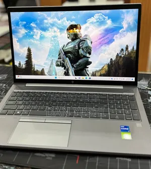 New Laptop HP ZBook Firefly G8 32GB Intel Core i7 SSD 512GB